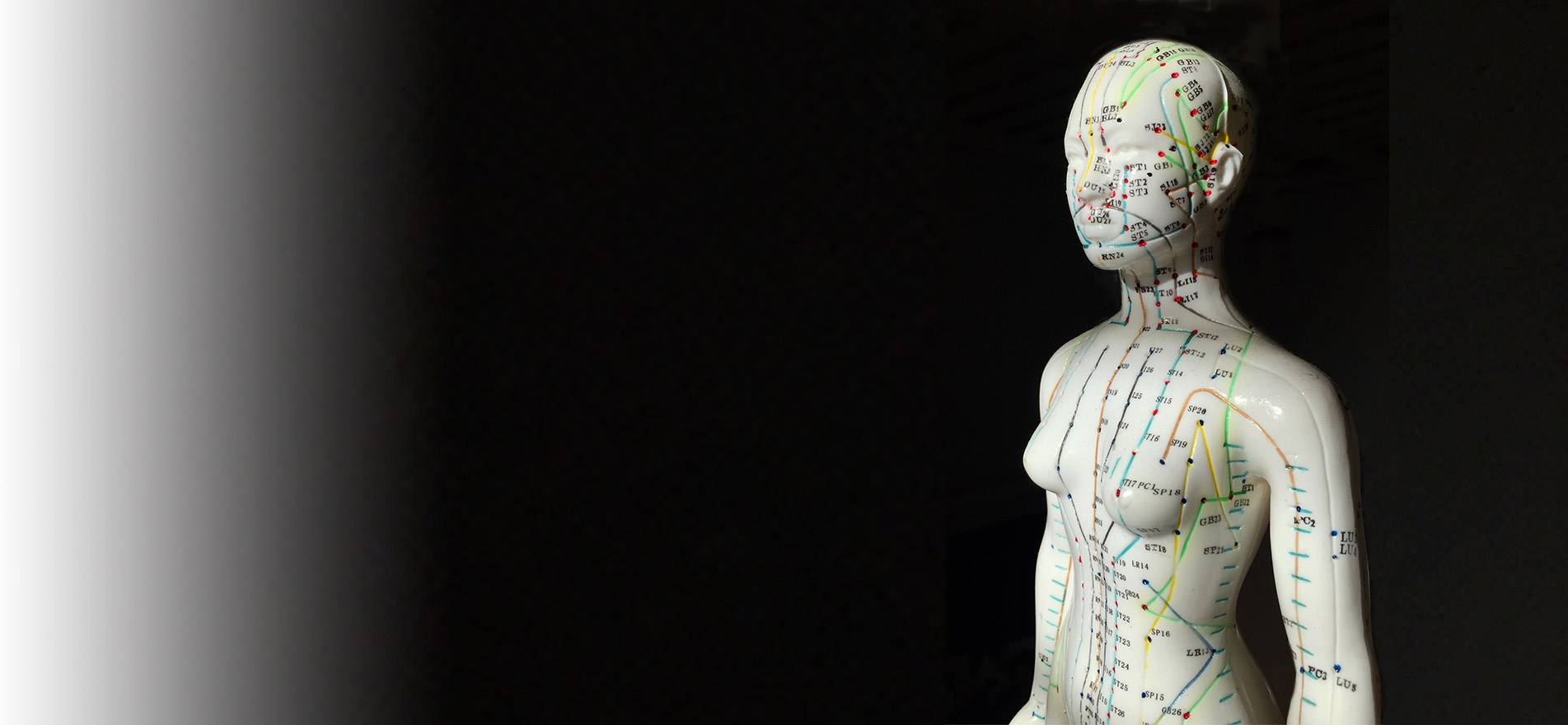 Figurine asiatique représentant des méridiens